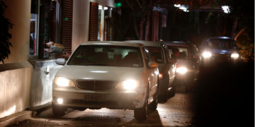 New Zealanders rush for fast food