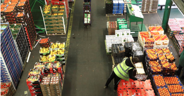 FILE PHOTO: Workers inspect fruit and vegetables on display at the New Covent Garden wholesale market in London, Britain, February 3, 2018. REUTERS/Simon Dawson