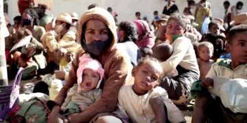 Madagascar starvation women and children in photo