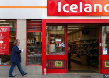 Covid test plan pointless says Iceland boss