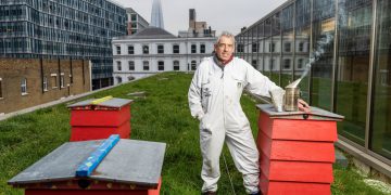 Beekeeper Dale Gibson, at the Hilton London Bankside, warns against ‘beewashing’.