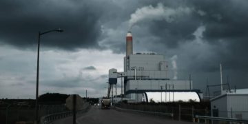 The Longview Power Plant, a coal-fired plant, stands on August 21, 2018 in Maidsville, West Virginia. The plant’s single unit generates 700 net megawatts of electricity from run-of-mine coal and natural gas. Spencer Platt | Getty Images